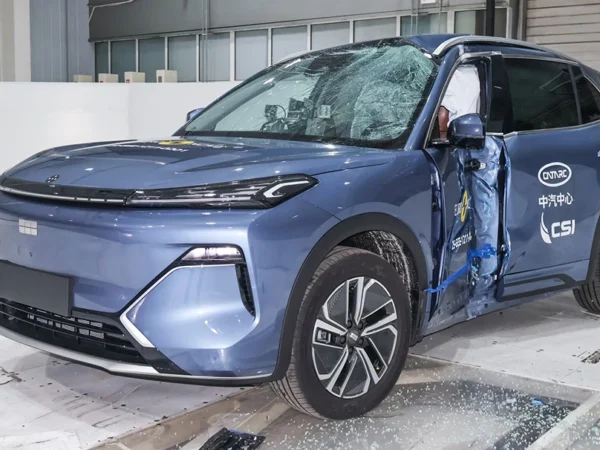 Geely EX5 EM-i подтвердил высокий уровень защиты по итогам испытаний ANCAP