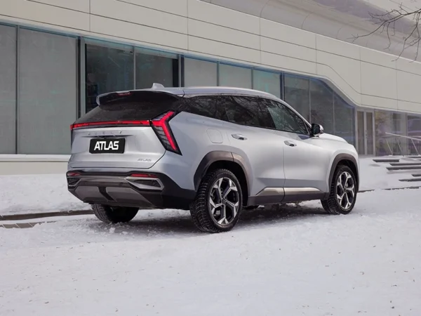 Geely выводит на российский рынок новую версию Atlas с передним приводом