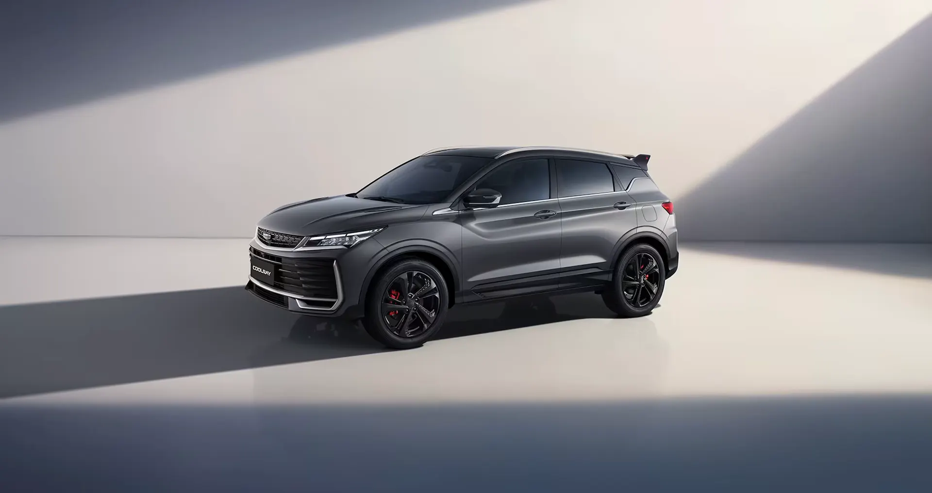 Geely Coolray получил белый и серый варианты окраски кузова