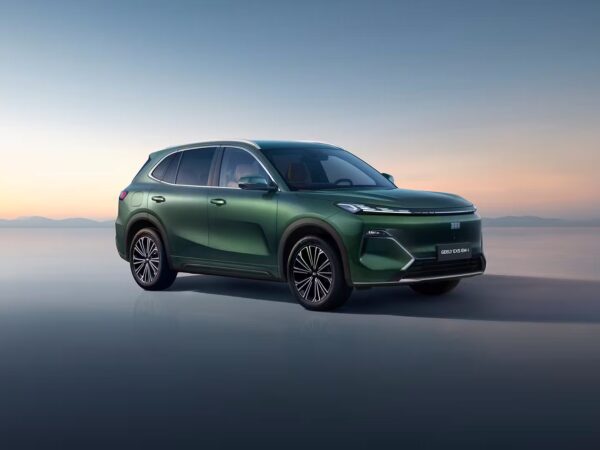 Geely подтверждает имя нового PHEV для России — EX5 EM-i